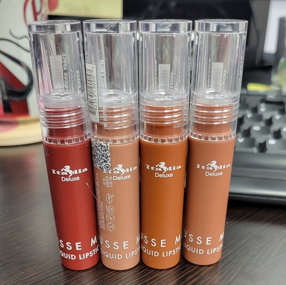 Italia Deluxe Mousse Matte Liquid Lipsticks Set of 4 - Picture 1 of 2